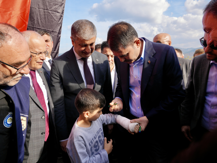 “Ateşi geçirmem” diyen Nazife’nin köyünde yeni evlerin temeli atıldı